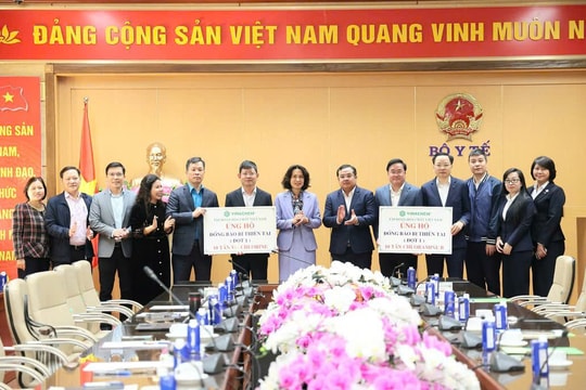 Bộ Y tế tiếp nhận 20 tấn hóa chất khử khuẩn hỗ trợ khắc phục hậu quả mưa lũ