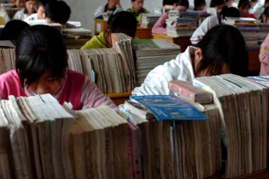 Trung Quốc yêu cầu học sinh ngủ nhiều hơn