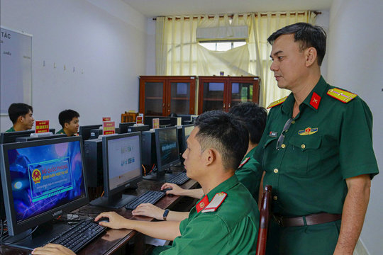 Từ bình dân học vụ số đến tinh thần học tập đổi mới của người lính