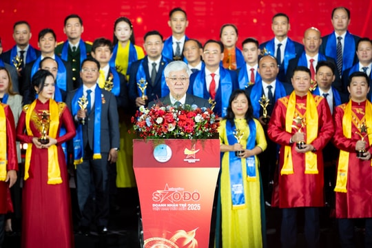 Phó Chủ tịch Thường trực Quốc hội Đỗ Văn Chiến dự Lễ trao giải thưởng Sao đỏ - Doanh nhân trẻ Việt Nam tiêu biểu năm 2025