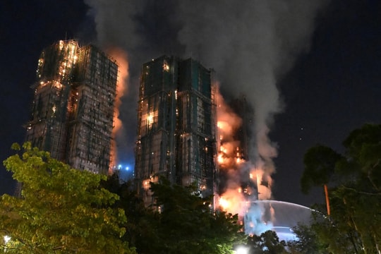 Vụ cháy nghiêm trọng ở Hong Kong và câu hỏi về công tác an toàn xây dựng