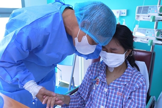 Kỳ tích tại Bệnh viện TWQĐ 108: Bố hiến gan cứu con dù khác nhóm máu