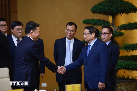 Thủ tướng Phạm Minh Chính tiếp Chủ tịch Khu tự trị dân tộc Choang Quảng Tây, Trung Quốc