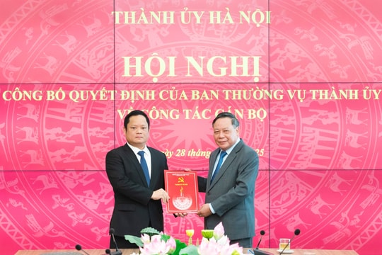 Trao quyết định tiếp nhận, bổ nhiệm ông Vũ Minh Tuấn giữ chức Phó Trưởng Ban Tuyên giáo và Dân vận Thành ủy Hà Nội