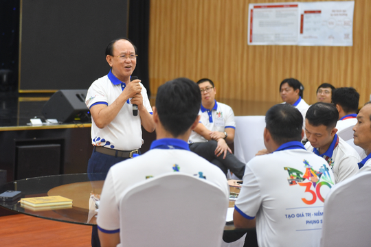 Cấp trên là người thầy, đồng nghiệp là người chia sẻ