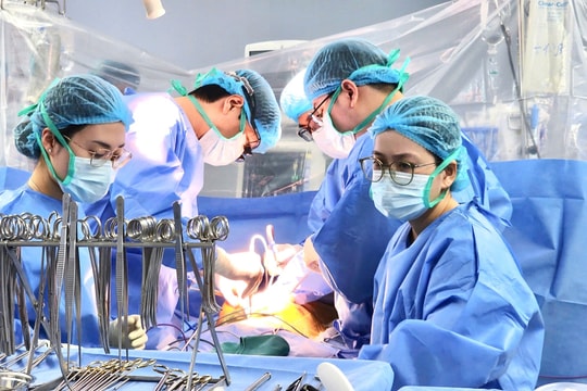 Trở về từ Lào trong đêm, bác sĩ Bệnh viện TWQĐ 108 kịp thời ghép đa tạng cứu người