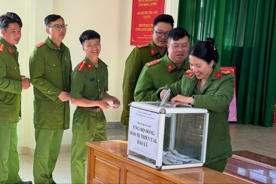 Công an phường Lang Biang – Đà Lạt chung tay hỗ trợ đồng bào vùng lũ
