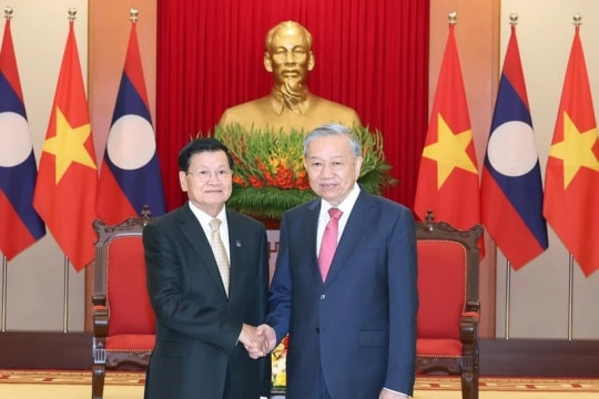 Vietnam extends congratulations to Laos on 50th National Day