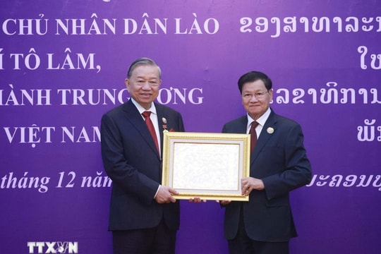 Trao Huân chương Vàng Quốc gia của nước CHDCND Lào tặng Tổng Bí thư Tô Lâm