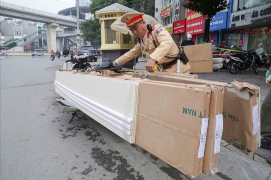 Hà Nội: Nắm rõ quy định nhưng vẫn chở hàng cồng kềnh, hàng loạt lái xe bị xử lý