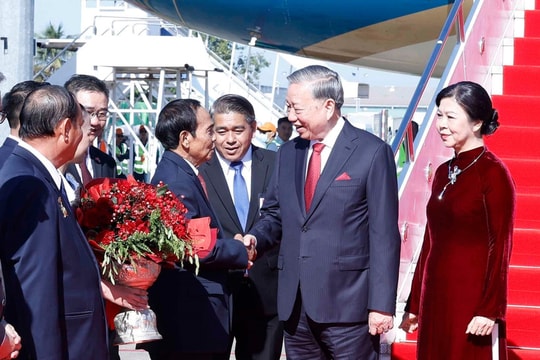 Party General Secretary arrives in Vientiane for state visit to Laos