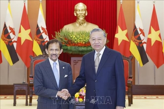 Party leader hosts Sultan of Brunei