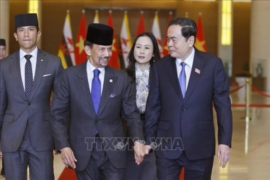 Top Vietnamese legislator meets with Sultan of Brunei