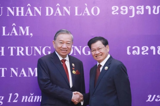 Lao National Gold Order presented to Vietnamese Party General Secretary To Lam