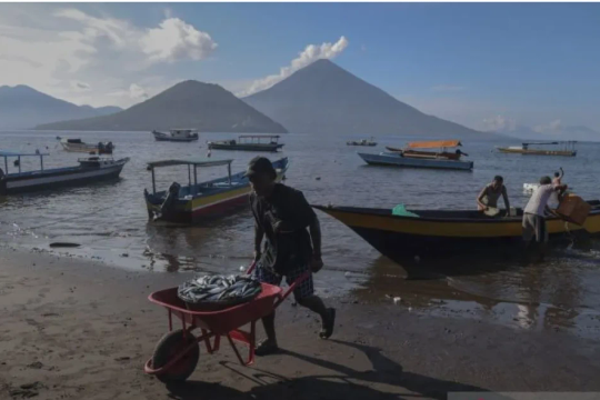 Indonesia expands insurance to fishermen