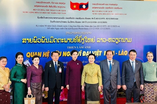 Phu nhân Ngô Phương Ly dự Khai mạc Tuần phim Việt Nam và Triển lãm ảnh Việt Nam - Lào