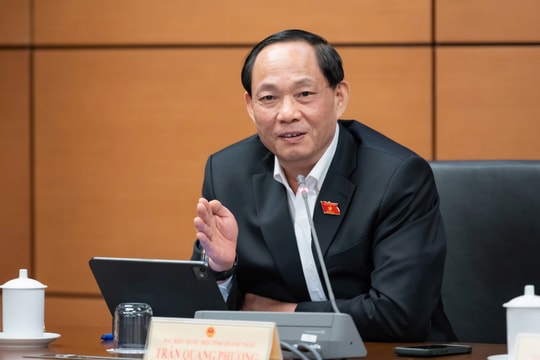 Không phân quyền, phân cấp nửa vời