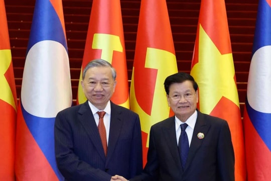Vietnamese, Lao Parties look to step up cooperation, strategic cohesion