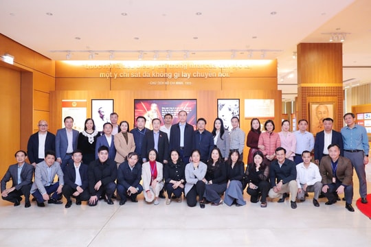 Đảng ủy các Cơ quan tham mưu, giúp việc của Đảng ủy Quốc hội sinh hoạt chuyên đề, tham quan Bảo tàng Quốc hội Việt Nam
