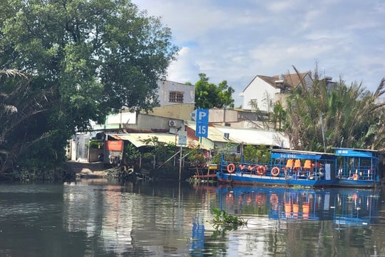 TP. Hồ Chí Minh: Lên phương án giải quyết nhà ven kênh, rạch, cải thiện môi trường