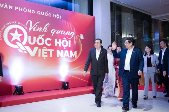 Thủ tướng Phạm Minh Chính và Chủ tịch Quốc hội Trần Thanh Mẫn dự Chương trình nghệ thuật chính luận Vinh quang Quốc hội Việt Nam