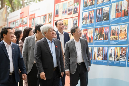 Phó Chủ tịch Thường trực Quốc hội Đỗ Văn Chiến làm việc với Ban Thường vụ Tỉnh ủy Tuyên Quang