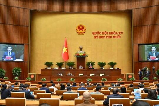 Chiều 5/12/2025, Quốc hội thảo luận về dự án Luật sửa đổi, bổ sung một số điều của Luật Tiếp công dân, Luật Khiếu nại, Luật Tố cáo và dự án Luật Toà án chuyên biệt tại Trung tâm tài chính quốc tế
