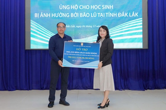 Đắk Lắk: Hơn 380 nghìn bản sách được trao tặng, tiếp sức học sinh sau mưa lũ