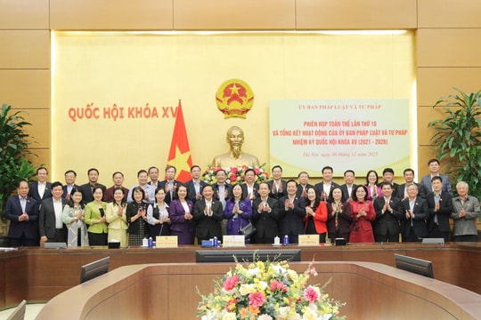 Phó Chủ tịch Quốc hội Nguyễn Khắc Định dự tổng kết Ủy ban Pháp luật và Tư pháp