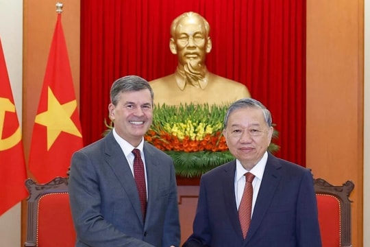 Party chief receives Russian Presidential Academy Rector
