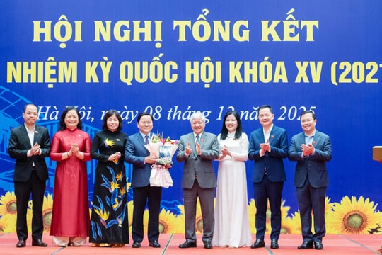 Phó Chủ tịch Thường trực Quốc hội Đỗ Văn Chiến dự Hội nghị tổng kết hoạt động Nhóm đại biểu Quốc hội trẻ Khoá XV