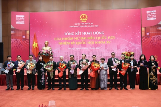 Chủ tịch Quốc hội Trần Thanh Mẫn dự Hội nghị tổng kết hoạt động Nhóm Nữ đại biểu Quốc hội