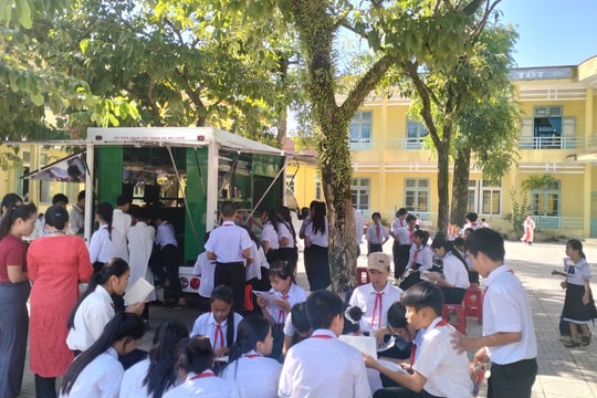 Thư viện lưu động khơi dậy tinh thần đọc sách trong cộng đồng