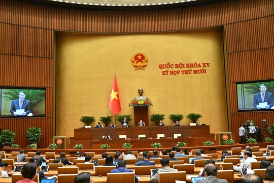 Sáng 10/12/2025, Quốc hội biểu quyết thông qua các luật