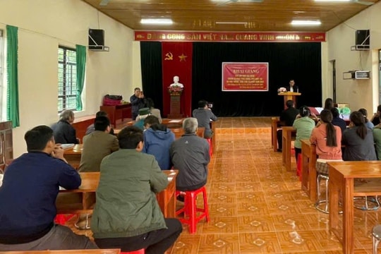 Khai giảng lớp đào tạo nghề trồng và khai thác rừng