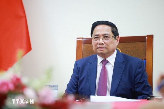 Thủ tướng Phạm Minh Chính điện đàm với Thủ tướng Malaysia Anwar Ibrahim