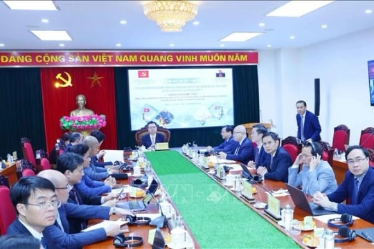 Vietnam, Cuba exchange theoretical views on Party’s leadership in macroeconomic stability