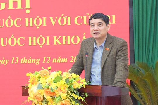 Chủ nhiệm Ủy ban Văn hóa và Xã hội Nguyễn Đắc Vinh tiếp xúc cử tri sau Kỳ họp thứ Mười