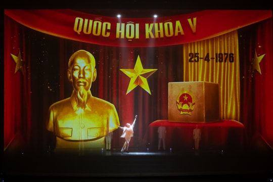 Chương trình “Vinh quang Quốc hội Việt Nam” – “ngọn đèn trí tuệ” nối liền quá khứ - hiện tại - tương lai