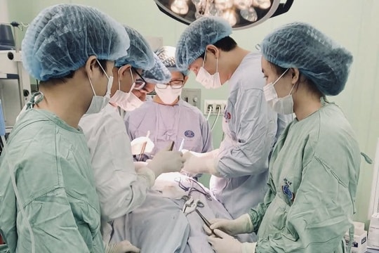 Chủ quan với bướu giáp nhiều năm, người bệnh nhập viện vì khó thở