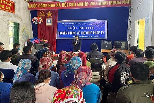 Đưa pháp luật về tận thôn bản