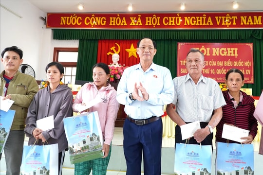 Phó Chủ tịch Quốc hội, Thượng tướng Trần Quang Phương tiếp xúc cử tri xã Long Phụng, Quảng Ngãi
