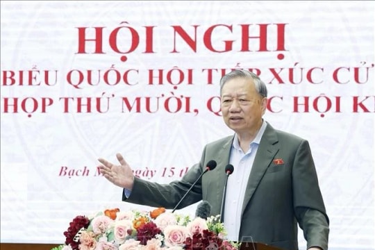 Party chief urges Hanoi officials to think boldly, act for public good