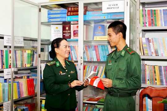 Đưa pháp luật đến gần bộ đội từ "thư viện nhỏ"