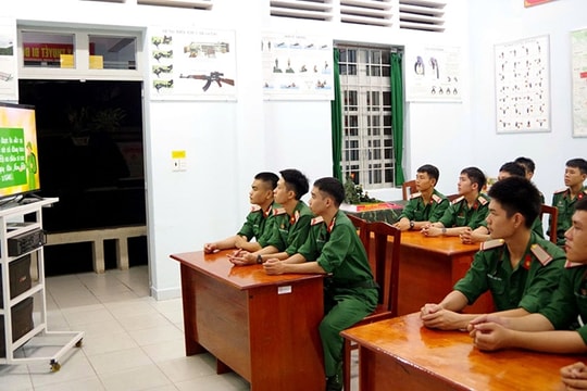 Lan tỏa tri thức pháp luật, giữ vững kỷ luật ở Lữ đoàn 23