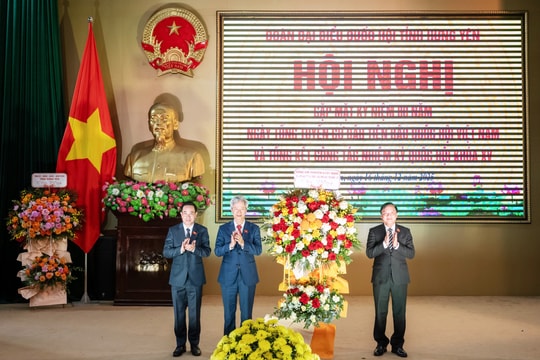 Phó Chủ tịch Quốc hội Nguyễn Khắc Định dự Hội nghị gặp mặt các thế hệ ĐBQH tỉnh Hưng Yên