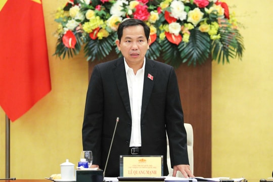 Tổng Thư ký Quốc hội, Chủ nhiệm Văn phòng Quốc hội Lê Quang Mạnh chủ trì họp giao ban với các đơn vị của Văn phòng Quốc hội