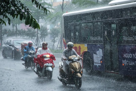 Dự báo thời tiết ngày 17/12: Miền Bắc mưa rét, miền Nam mưa dông về chiều tối