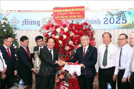 Trưởng Ban Tuyên giáo và Dân vận Trung ương Trịnh Văn Quyết thăm, chúc mừng Giáng sinh tại Thành phố Hồ Chí Minh