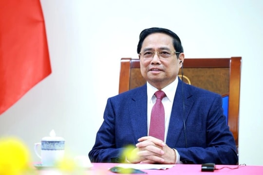 Vietnamese, Singaporean PMs discuss bilateral ties, regional issues in phone talks